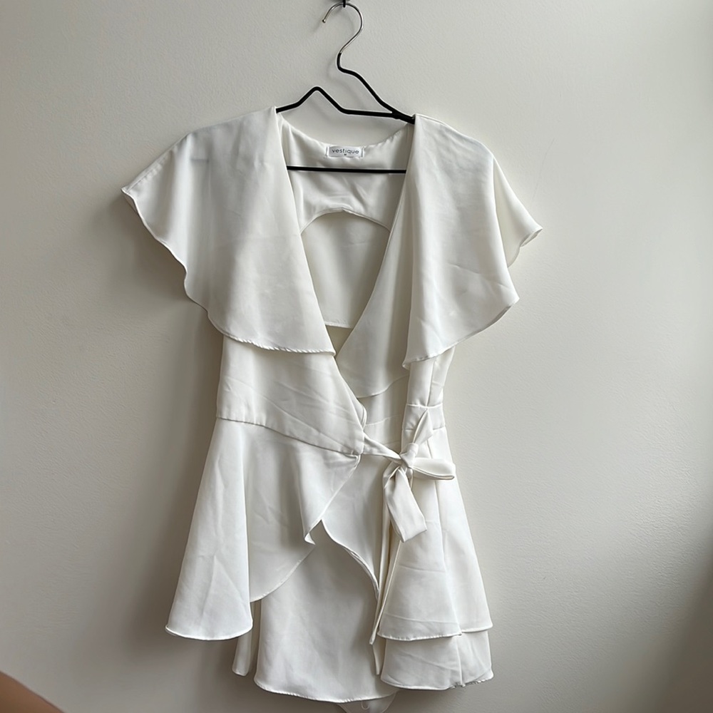 Vestique Women’s Open Back White Romper with Wrap Waist, Size M